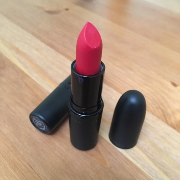MAC Ruby Woo Matte Lipstick - Picture 1 of 6